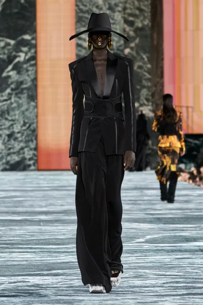 Look 97